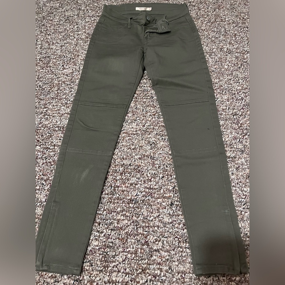 New ! Levi’s straight leg jeans